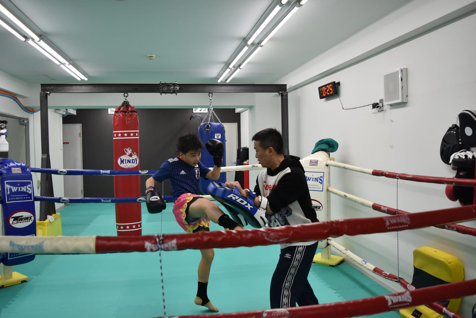 小学生 キッズ キックボクサー !! 蒲田のキックボクシングジム オハナキックボクシング